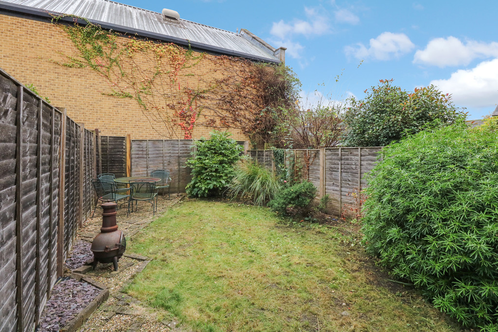 3 bed terraced house to rent in Hows Close, Uxbridge  - Property Image 9