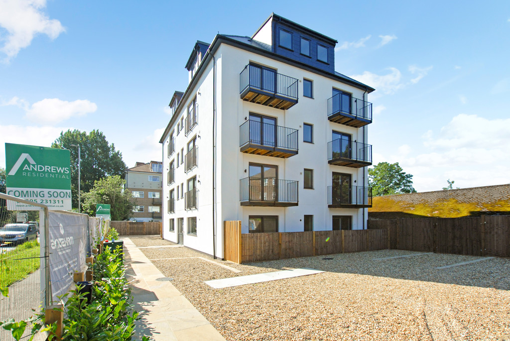 2 bed apartment for sale in Ruislip Road, Northolt - Property Image 1