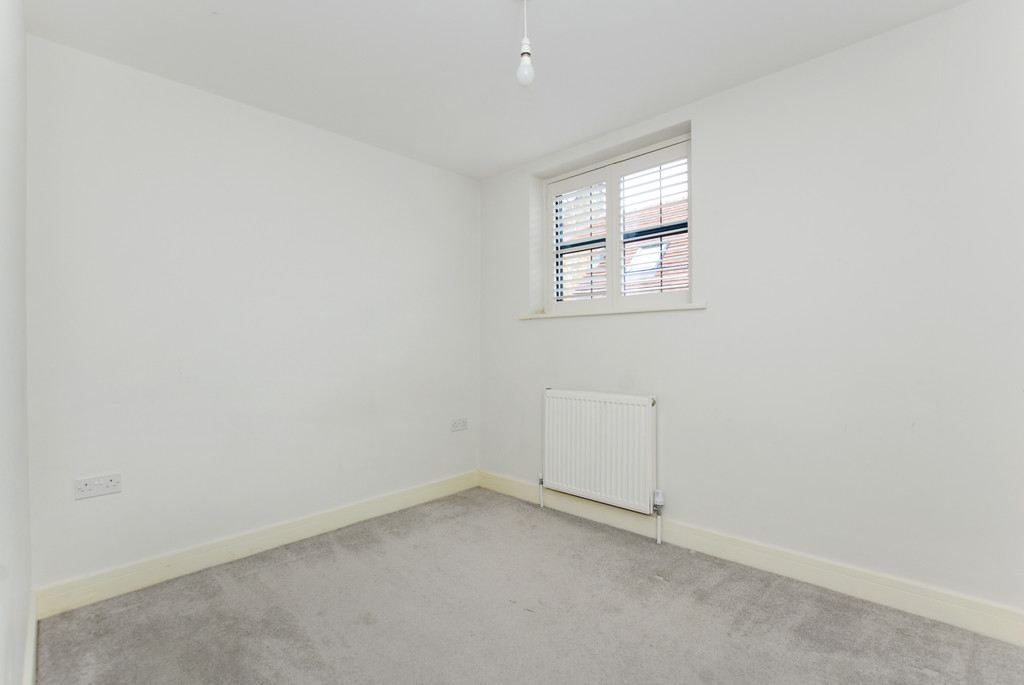2 bed apartment for sale in Pembroke Lodge, Ruislip  - Property Image 10
