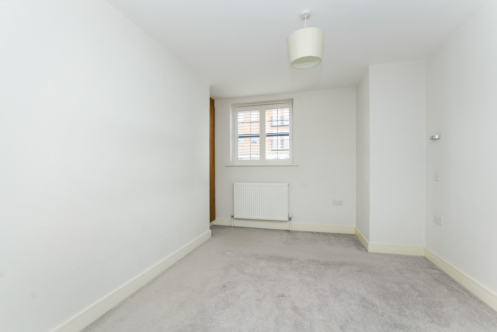 2 bed apartment for sale in Pembroke Lodge, Ruislip  - Property Image 7