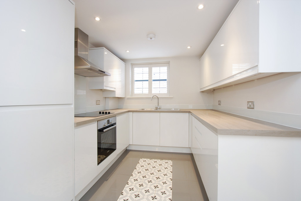 2 bed apartment for sale in Pembroke Lodge, Ruislip  - Property Image 2