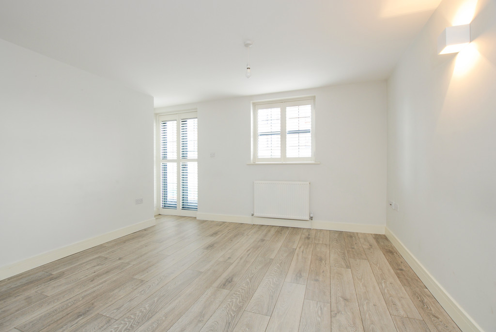 2 bed apartment for sale in Pembroke Lodge, Ruislip  - Property Image 9