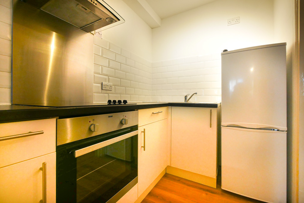 1 bed studio flat to rent in Whitehall Road, Uxbridge  - Property Image 6