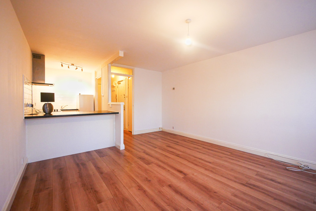 1 bed studio flat to rent in Whitehall Road, Uxbridge  - Property Image 7