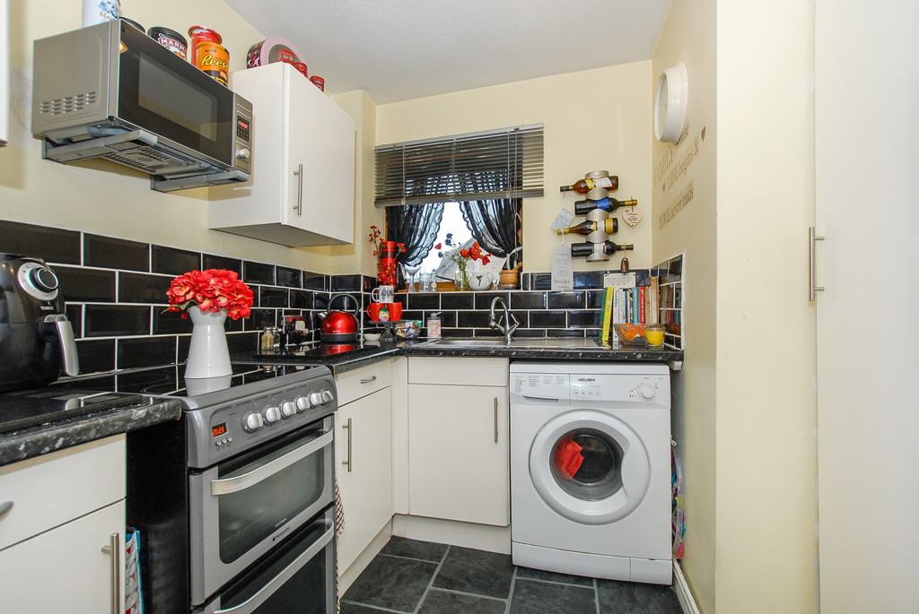 1 bed apartment for sale in Ryeland Close, West Drayton  - Property Image 7