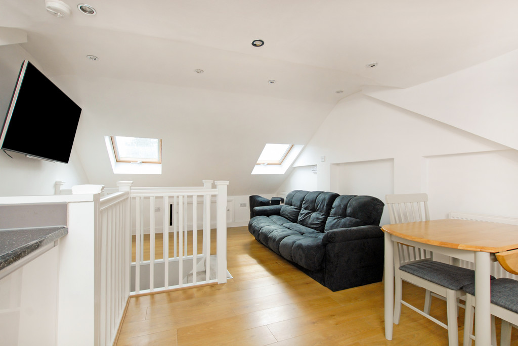 2 bed apartment to rent in Belmont Road, Uxbridge  - Property Image 3