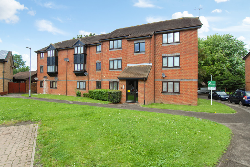 1 bed apartment for sale in Willenhall Drive, Hayes - Property Image 1