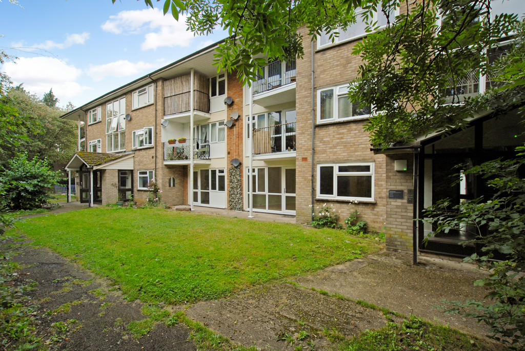2 bed apartment to rent in Buttlehide, Rickmansworth  - Property Image 1