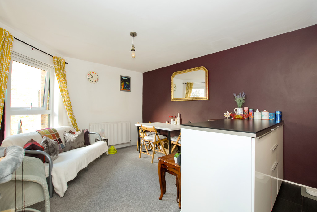 2 bed apartment to rent in Cross Road, Uxbridge  - Property Image 3