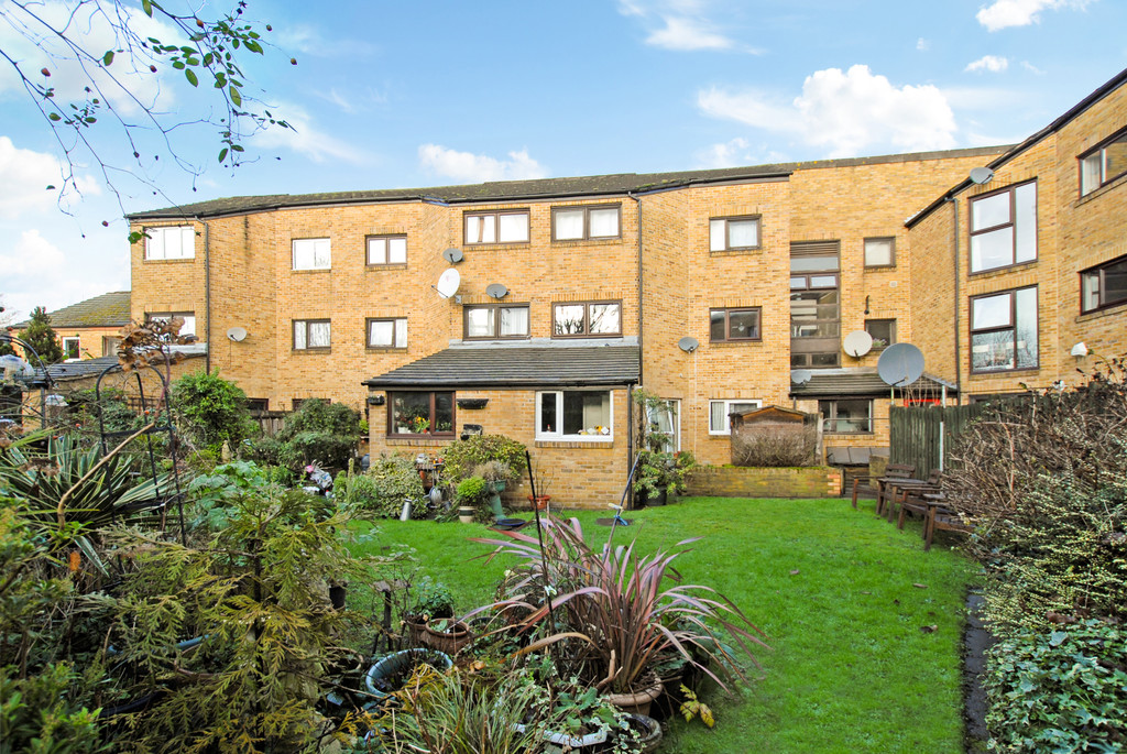 2 bed apartment to rent in Cross Road, Uxbridge  - Property Image 8