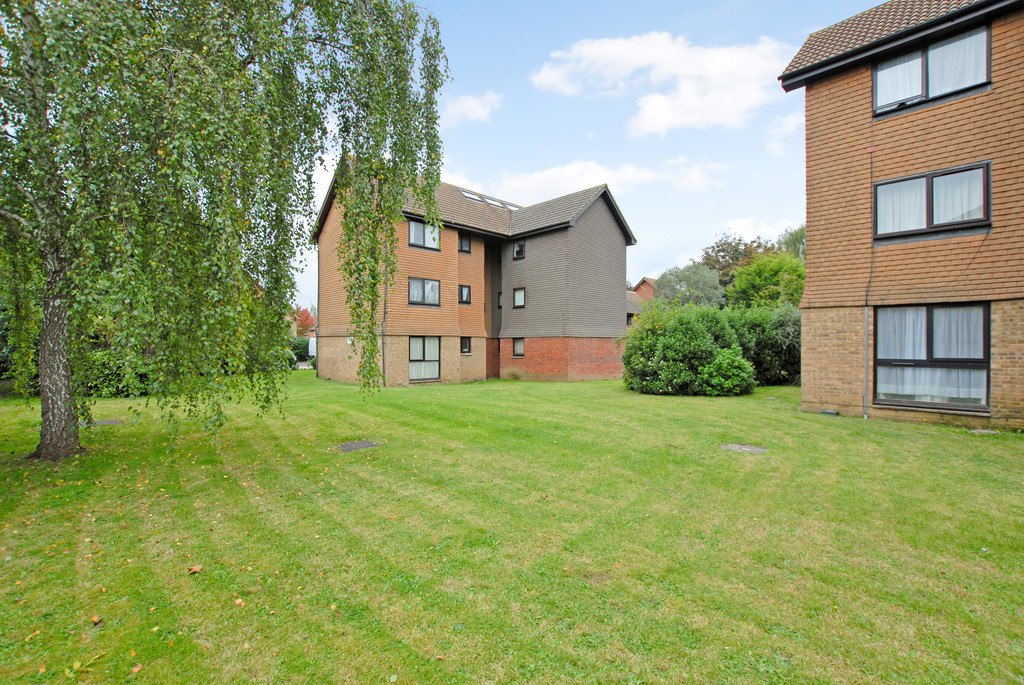1 bed apartment for sale in Ryeland Close, West Drayton  - Property Image 8