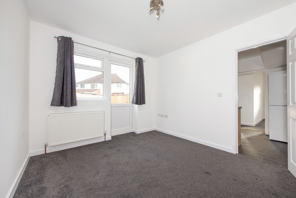 2 bed ground floor maisonette to rent in Gordon Road, West Drayton  - Property Image 7