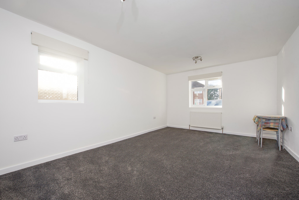 2 bed ground floor maisonette to rent in Gordon Road, West Drayton  - Property Image 8