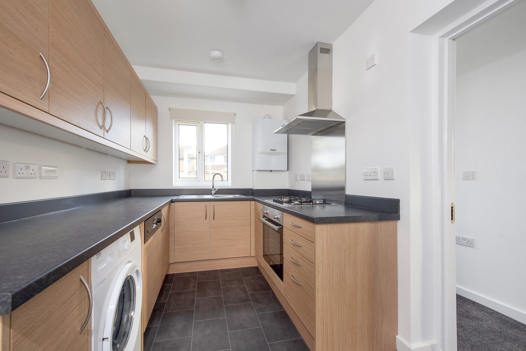 2 bed ground floor maisonette to rent in Gordon Road, West Drayton  - Property Image 2