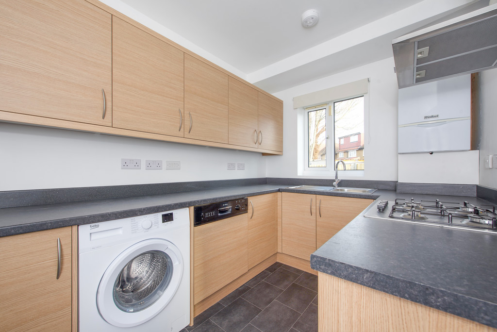 2 bed ground floor maisonette to rent in Gordon Road, West Drayton  - Property Image 12