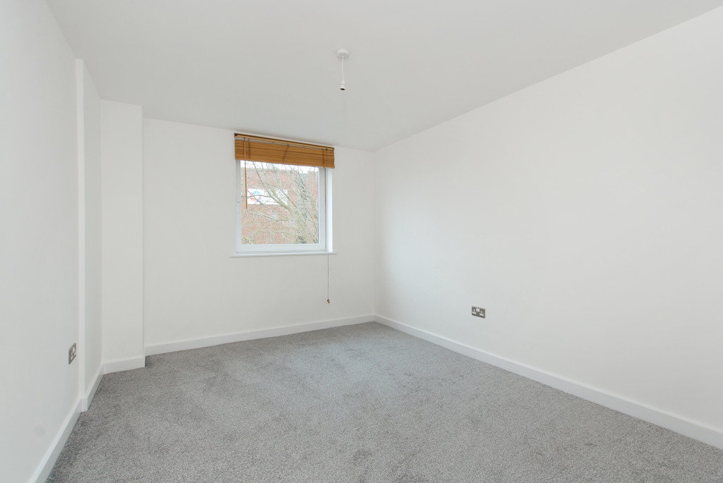 3 bed apartment for sale in High Street, Uxbridge  - Property Image 6