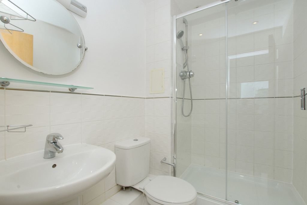 3 bed apartment for sale in High Street, Uxbridge  - Property Image 9