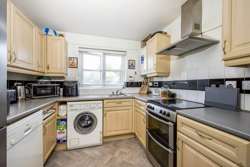 3 bed terraced house to rent in Tollgate Drive, Hayes  - Property Image 3