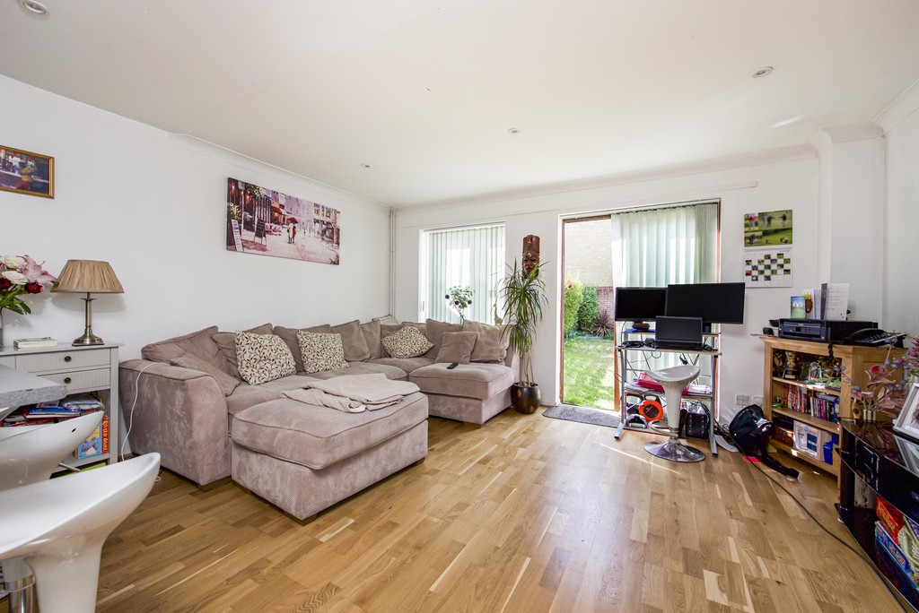 3 bed terraced house to rent in Tollgate Drive, Hayes  - Property Image 4