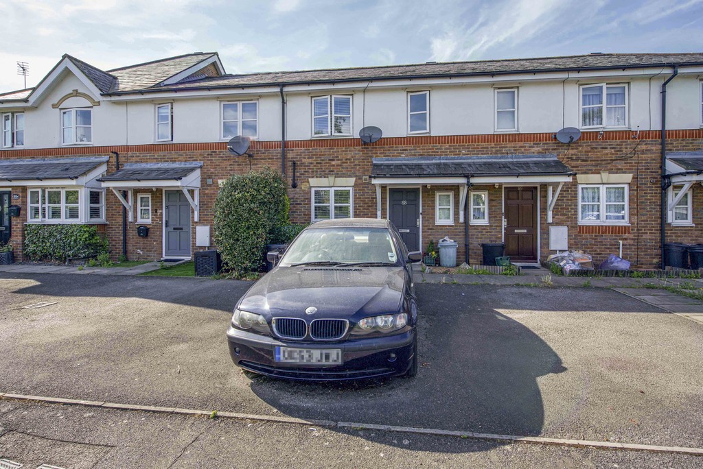 3 bed terraced house to rent in Tollgate Drive, Hayes  - Property Image 1