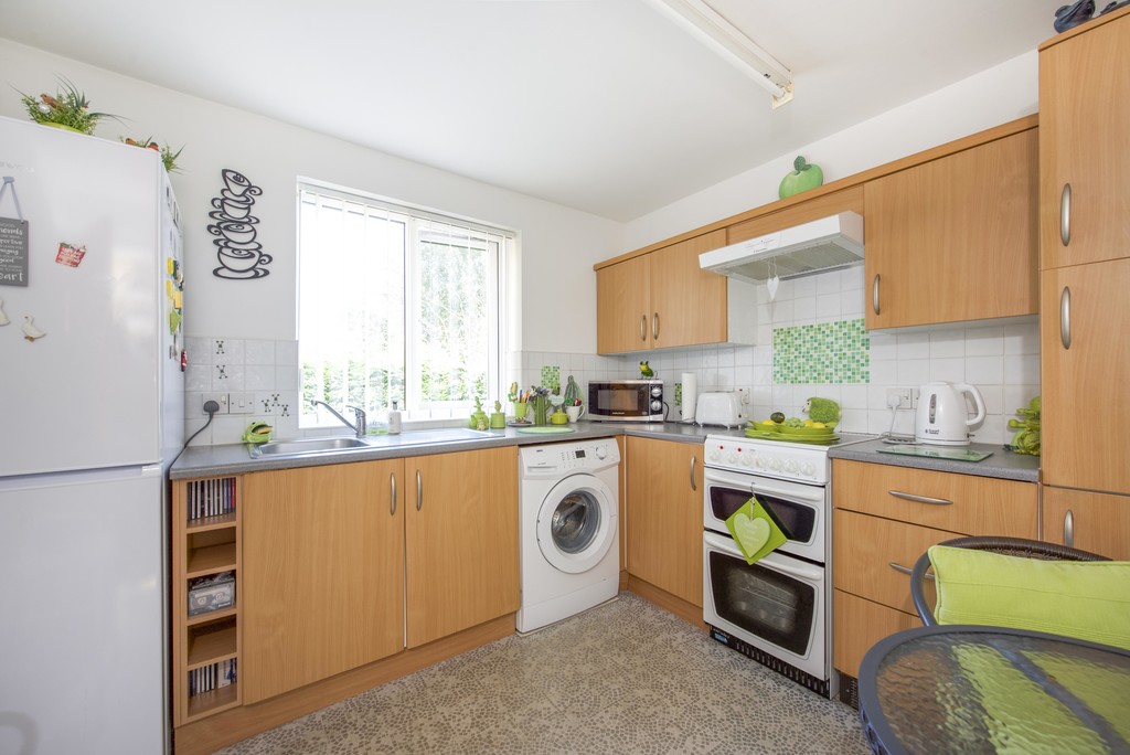 1 bed flat for sale in Leaside Court, Hillingdon  - Property Image 2