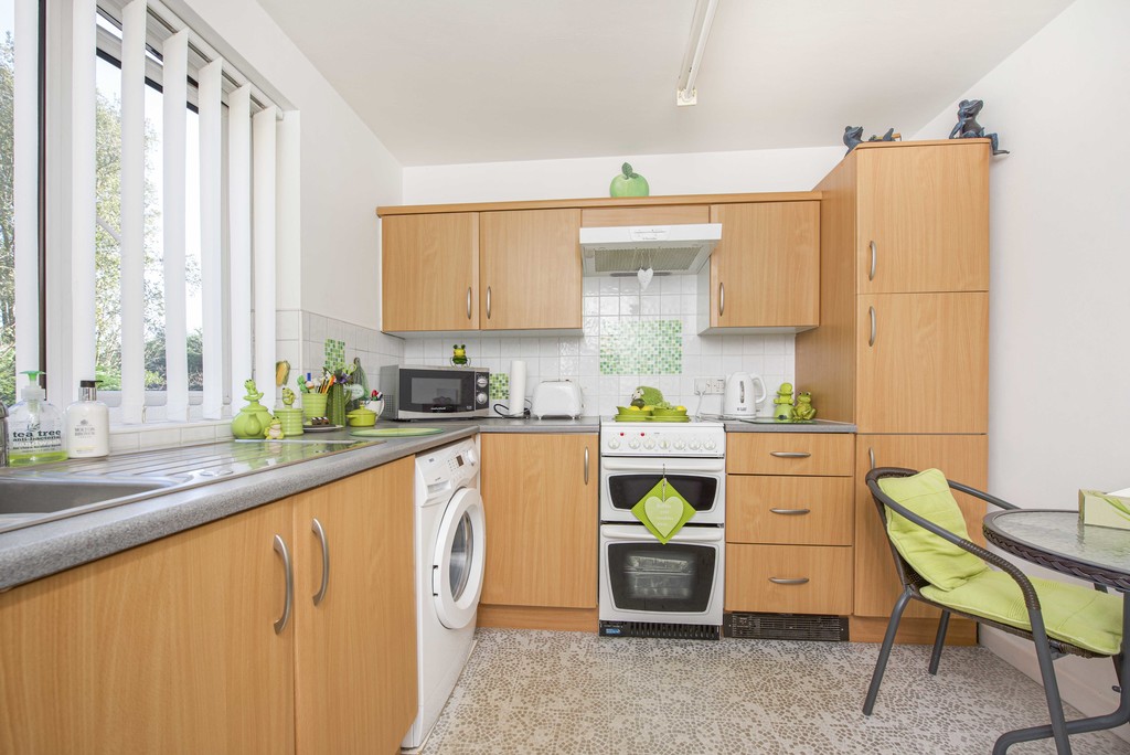 1 bed flat for sale in Leaside Court, Hillingdon  - Property Image 7