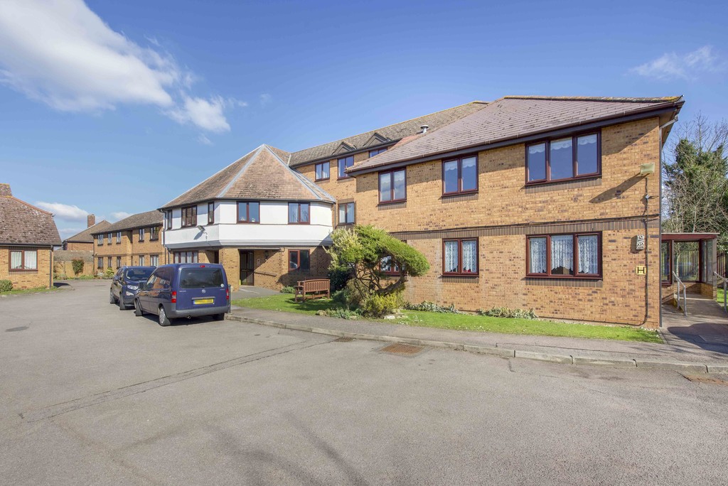 1 bed flat for sale in Leaside Court, Hillingdon  - Property Image 3