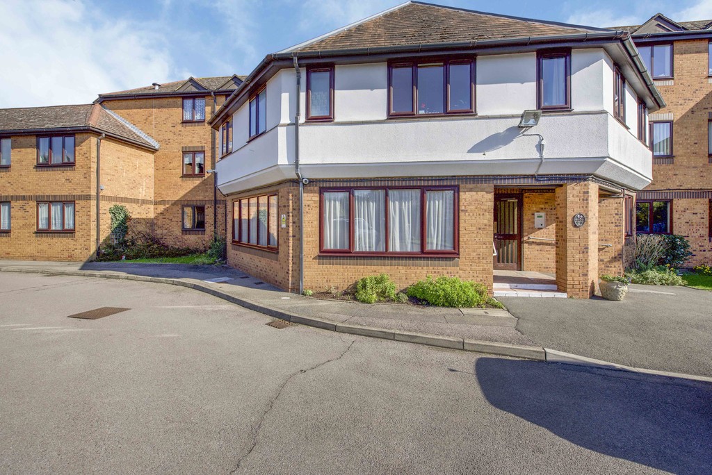 1 bed flat for sale in Leaside Court, Hillingdon - Property Image 1
