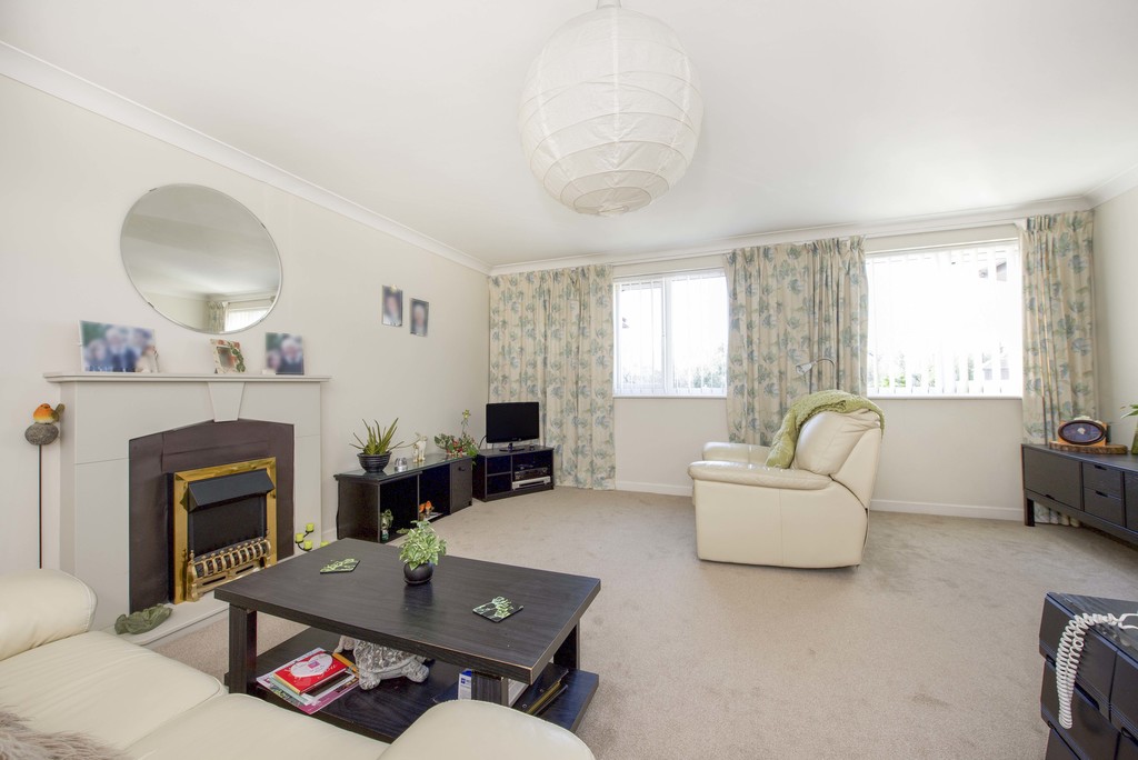1 bed flat for sale in Leaside Court, Hillingdon  - Property Image 4
