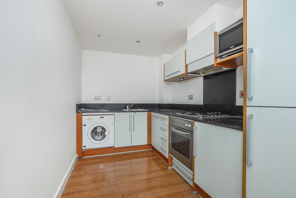 3 bed apartment for sale in High Street, Uxbridge  - Property Image 8