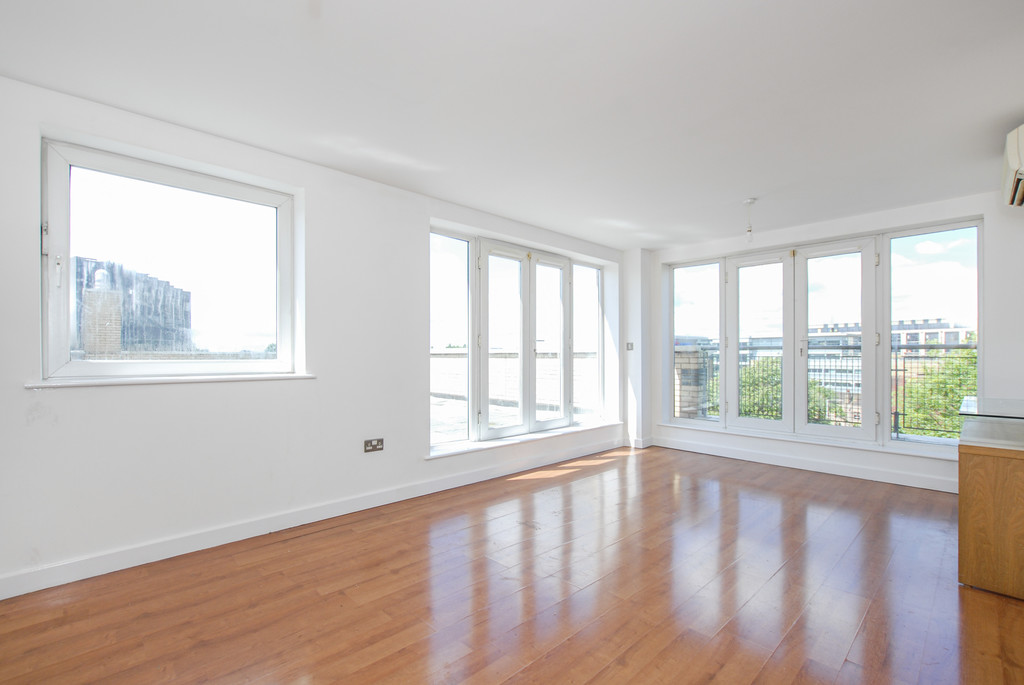 3 bed apartment for sale in High Street, Uxbridge  - Property Image 2