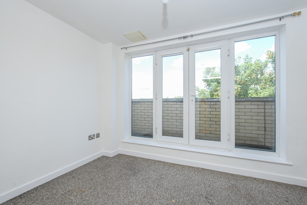3 bed apartment for sale in High Street, Uxbridge  - Property Image 10
