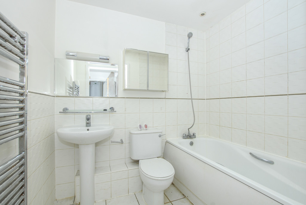 3 bed apartment for sale in High Street, Uxbridge  - Property Image 7