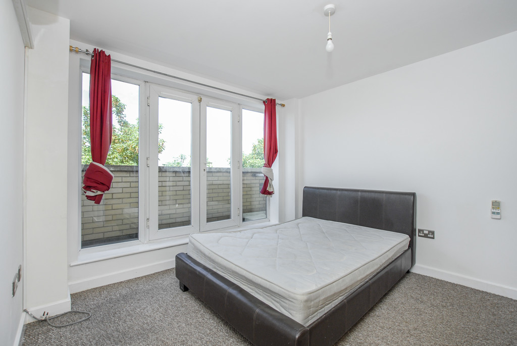3 bed apartment for sale in High Street, Uxbridge  - Property Image 4