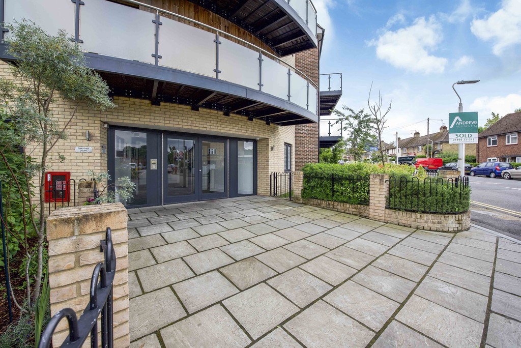 1 bed flat for sale in Sutton Court Road, Uxbridge  - Property Image 13