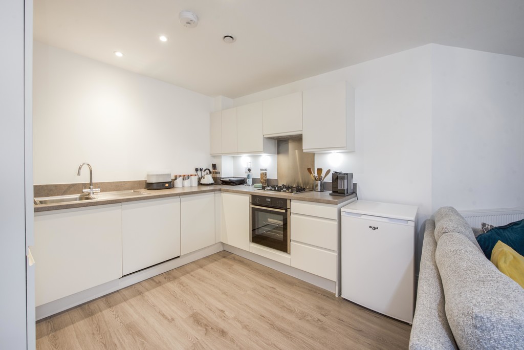 1 bed flat for sale in Sutton Court Road, Uxbridge  - Property Image 4