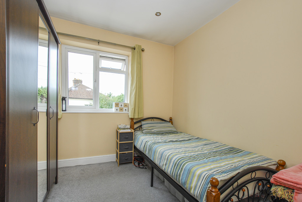 2 bed apartment for sale in Orchard Close, Uxbridge  - Property Image 5