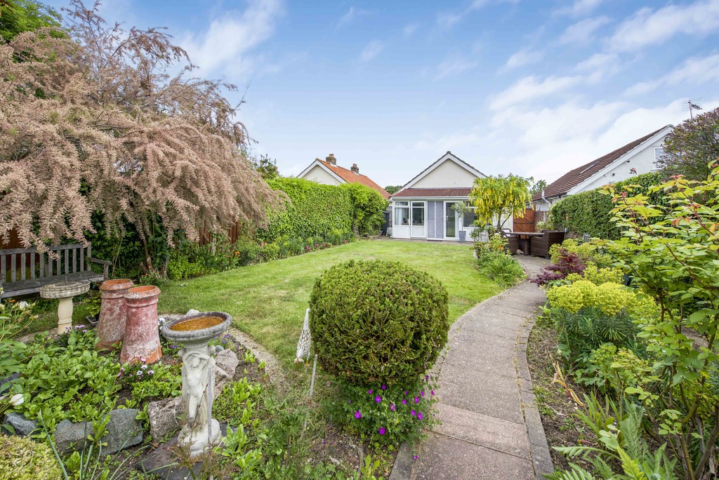 2 bed detached bungalow for sale in Pole Hill Road, Hillingdon  - Property Image 5