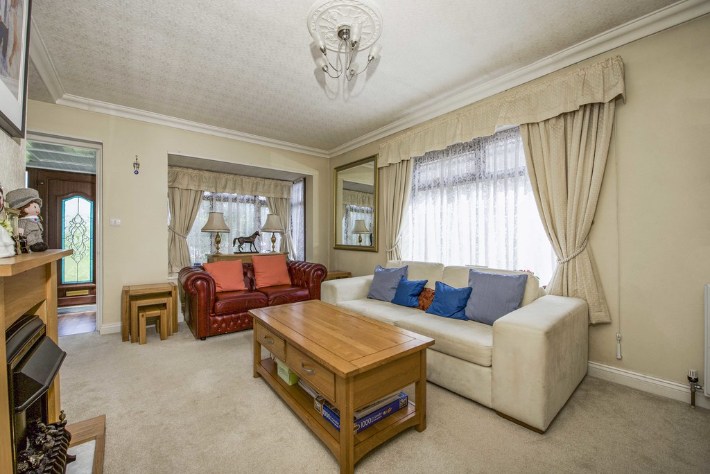 2 bed detached bungalow for sale in Pole Hill Road, Hillingdon  - Property Image 6