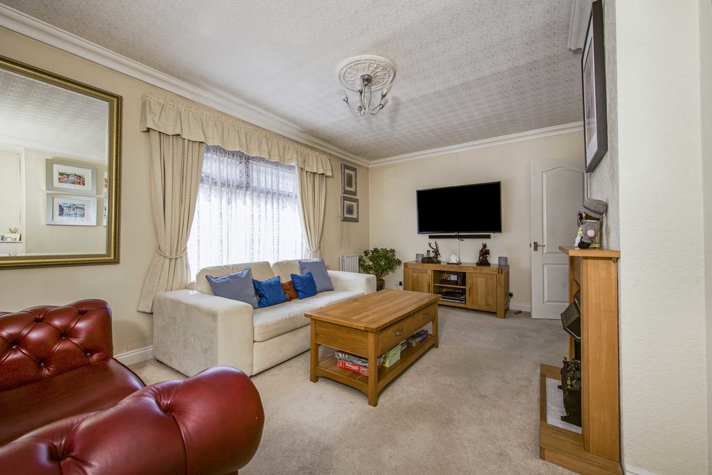 2 bed detached bungalow for sale in Pole Hill Road, Hillingdon  - Property Image 7