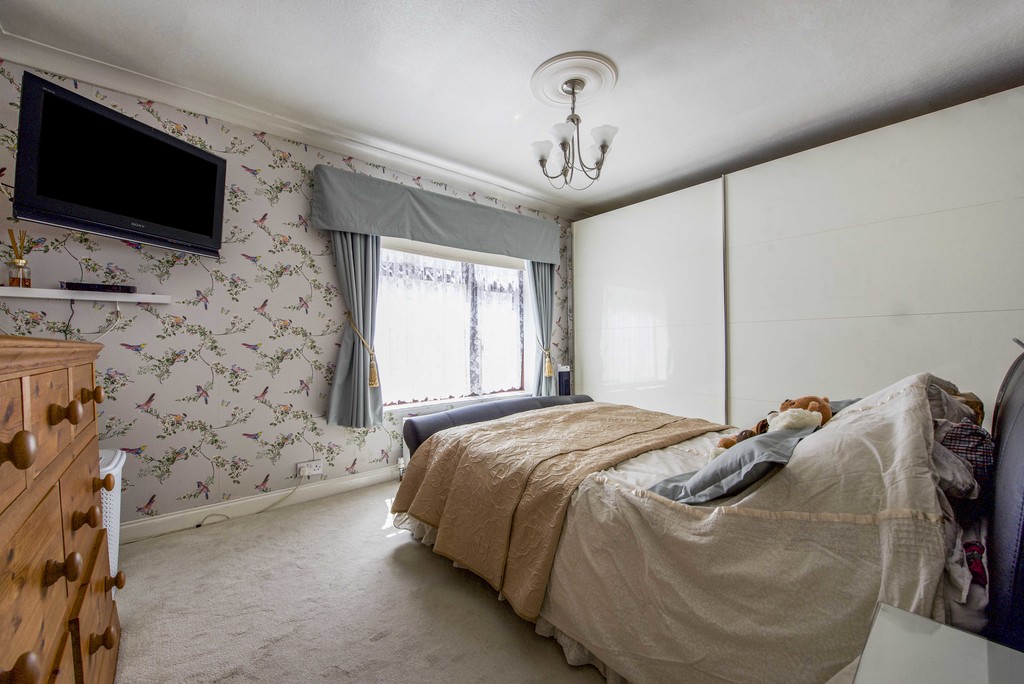 2 bed detached bungalow for sale in Pole Hill Road, Hillingdon  - Property Image 11