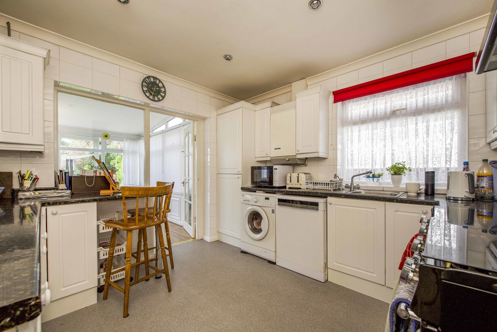 2 bed detached bungalow for sale in Pole Hill Road, Hillingdon  - Property Image 12