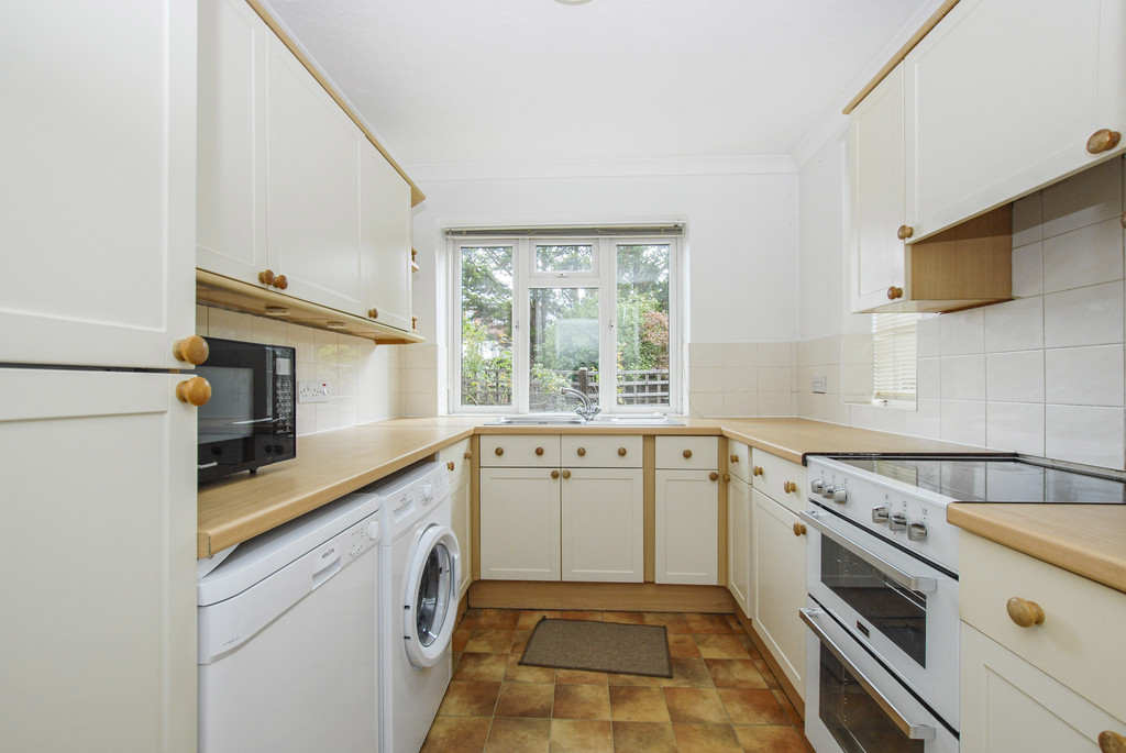 2 bed ground floor maisonette for sale in Long Lane, Uxbridge  - Property Image 5