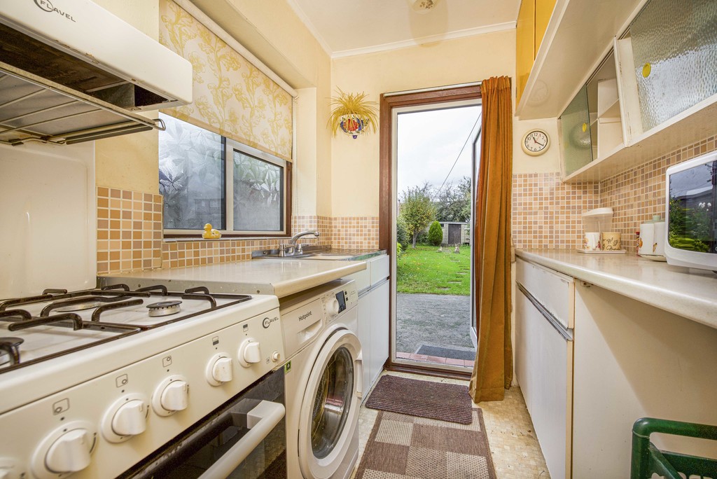 3 bed end of terrace house for sale in Waltham Avenue, Hayes  - Property Image 6