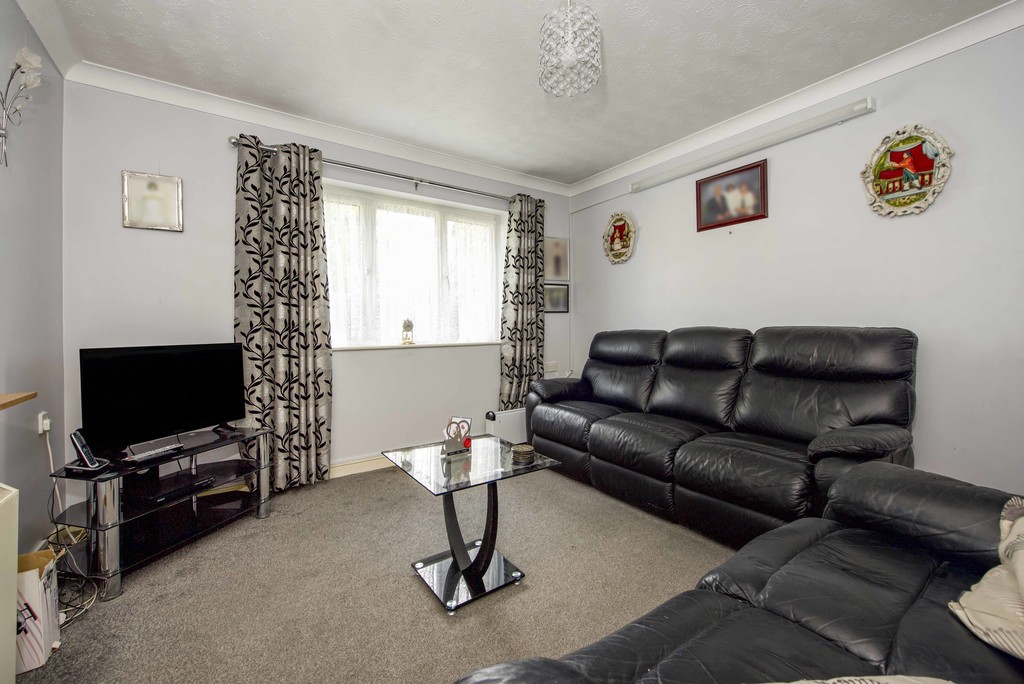 2 bed apartment for sale in Leaside Court, Hillingdon  - Property Image 2