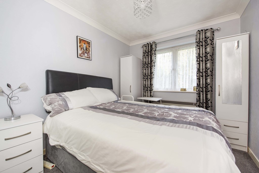 2 bed apartment for sale in Leaside Court, Hillingdon  - Property Image 5