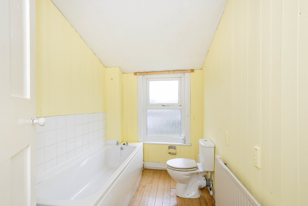 2 bed end of terrace house for sale in Newtown Road, Uxbridge  - Property Image 5
