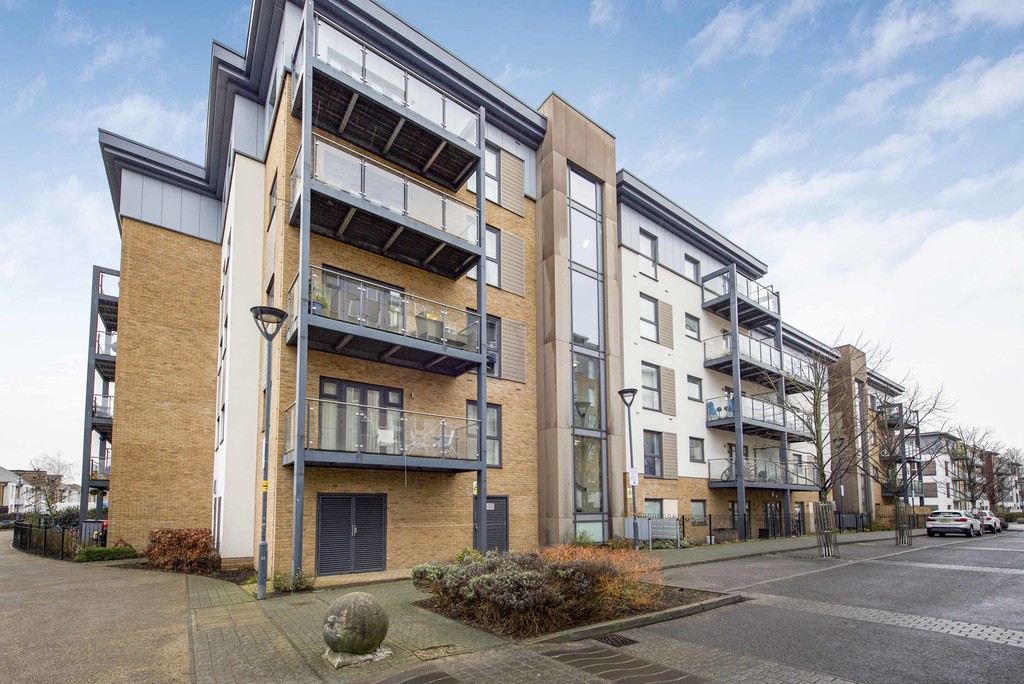 2 bed apartment for sale in Clovelly Court, West Drayton  - Property Image 1