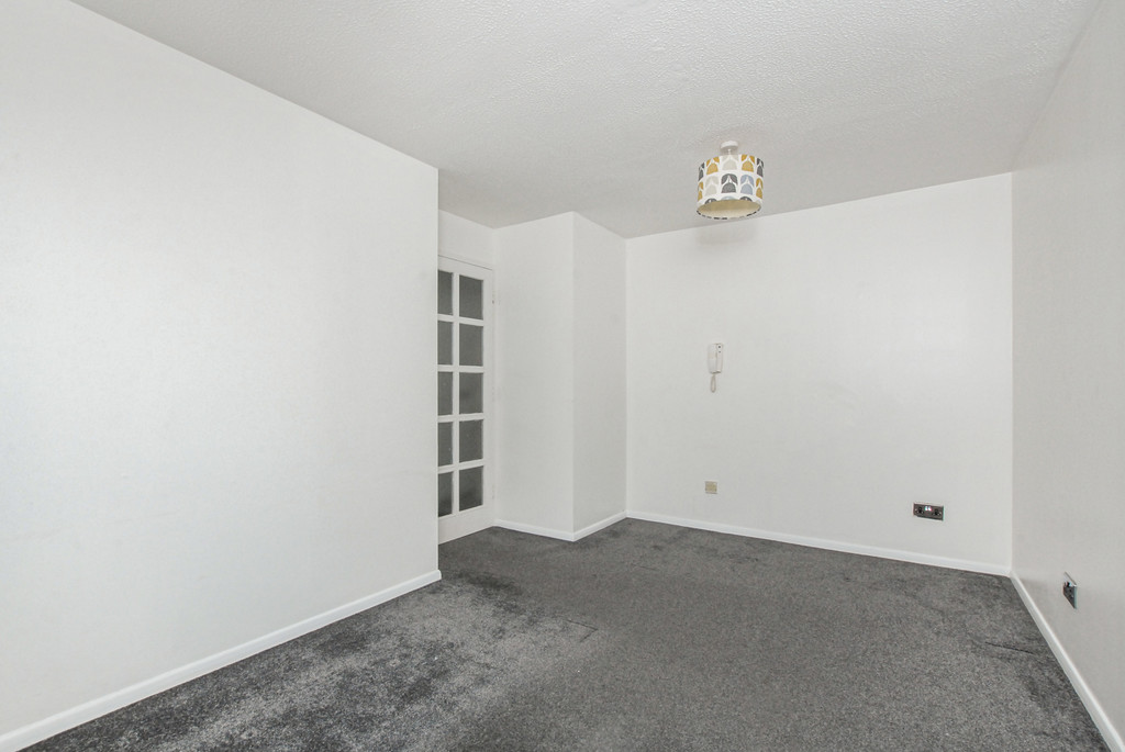 1 bed apartment for sale in Dehavilland Close, Northolt  - Property Image 6