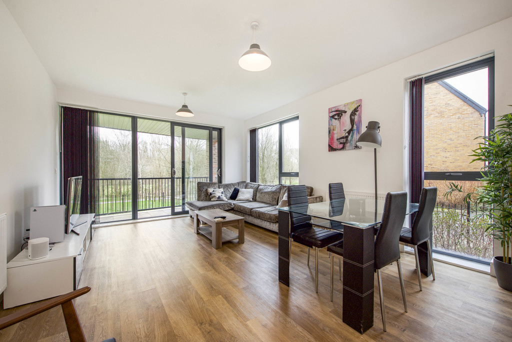 2 bed apartment for sale in Hurricane House, Hillingdon  - Property Image 4